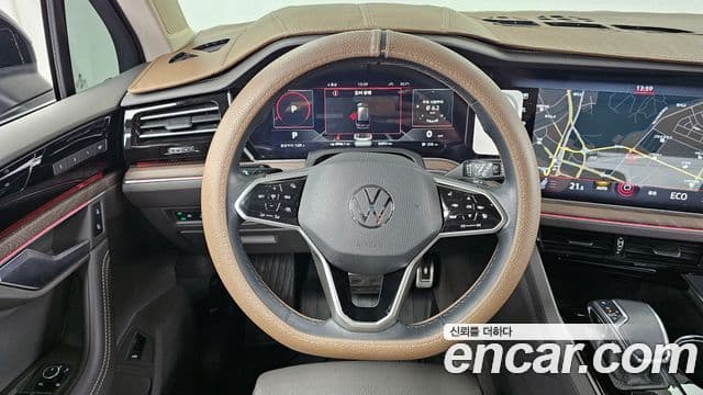 Volkswagen Touareg 2021 — ფოტო 13/20
