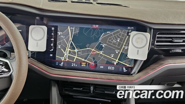Volkswagen Touareg 2021 — ფოტო 14/20