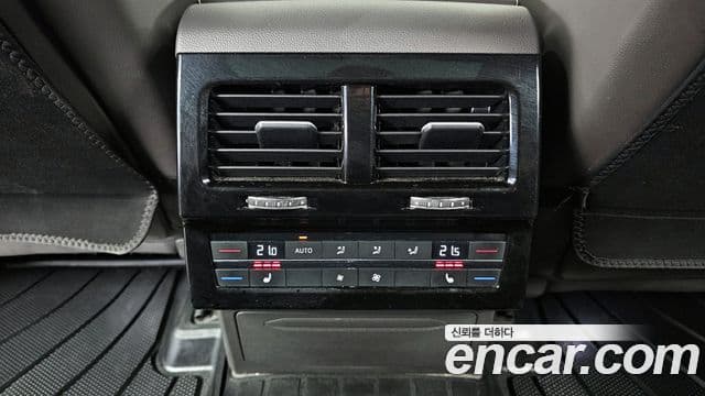 Volkswagen Touareg 2021 — ფოტო 19/20