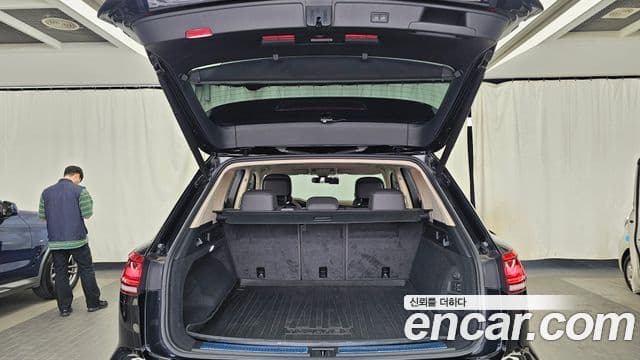 Volkswagen Touareg 2021 — ფოტო 20/20