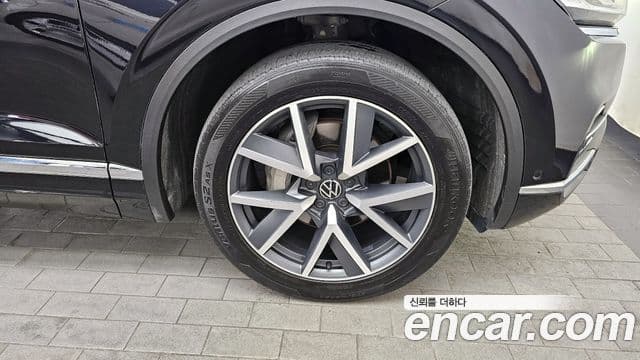 Volkswagen Touareg 2021 — Photo 2/33