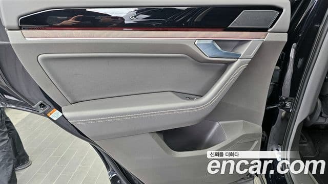 Volkswagen Touareg 2021 — Photo 22/33