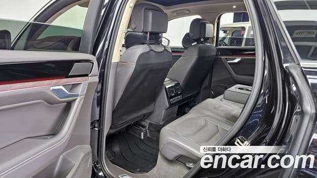 Volkswagen Touareg 2021 — Photo 25/33