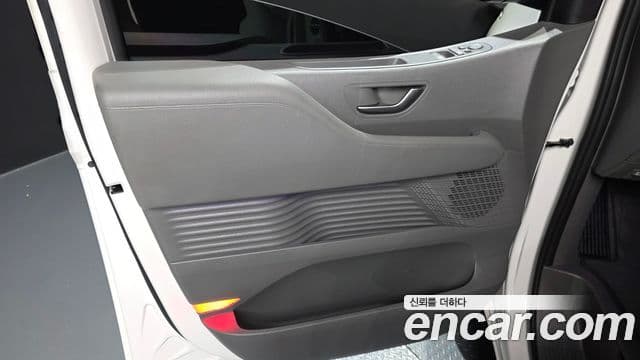 Hyundai Staria 2024 — Photo 9/31