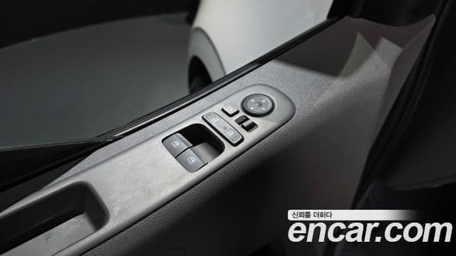 Hyundai Staria 2024 — Photo 5/31