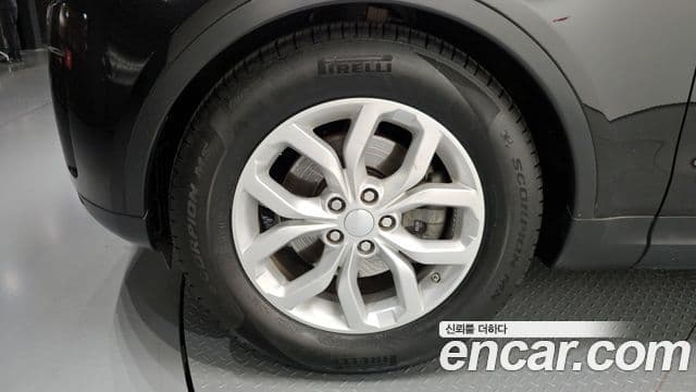 Land Rover Discovery 5 2018 — Şəkil 5/20