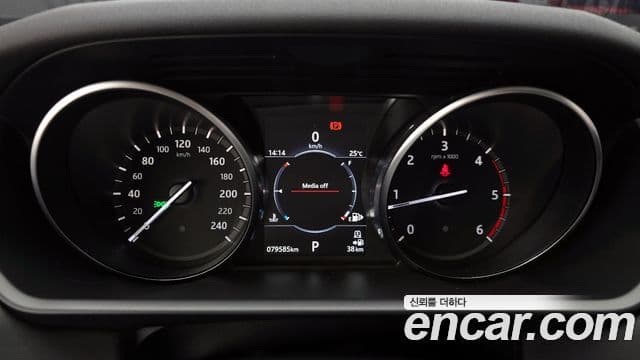 Land Rover Discovery 5 2018 — Şəkil 8/20
