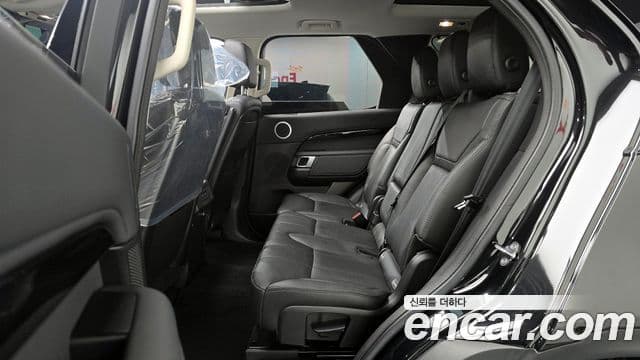 Land Rover Discovery 5 2018 — Şəkil 11/20