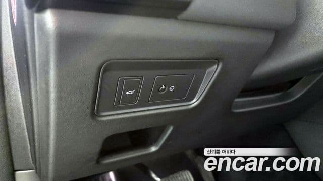Land Rover Discovery 5 2018 — Şəkil 17/20