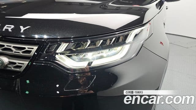 Land Rover Discovery 5 2018 — Şəkil 9/32