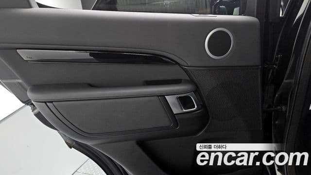 Land Rover Discovery 5 2018 — Şəkil 7/32
