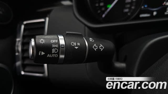 Land Rover Discovery 5 2018 — Şəkil 21/32