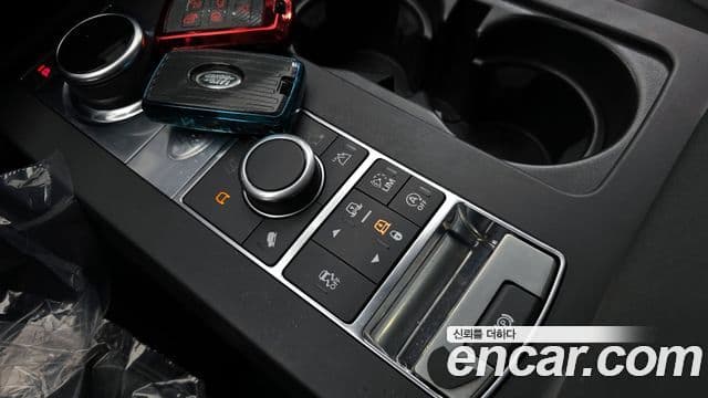 Land Rover Discovery 5 2018 — Şəkil 31/32