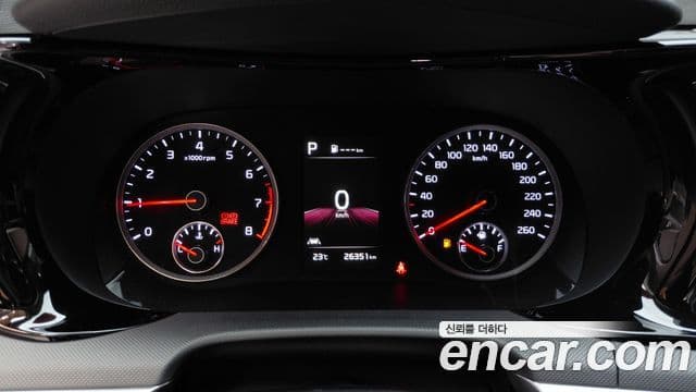 Kia K5 2023 — ფოტო 8/20