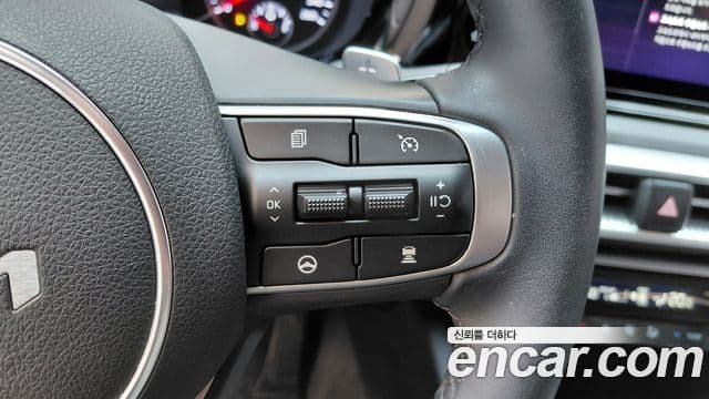 Kia K5 2023 — ფოტო 17/20
