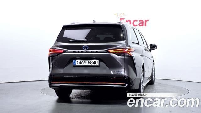 Toyota Sienna 2021 — ფოტო 4/20