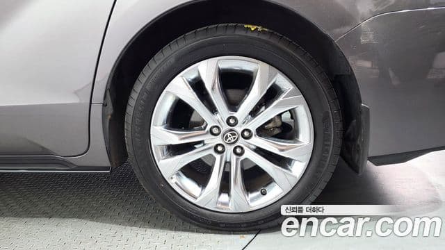 Toyota Sienna 2021 — Şəkil 24/31