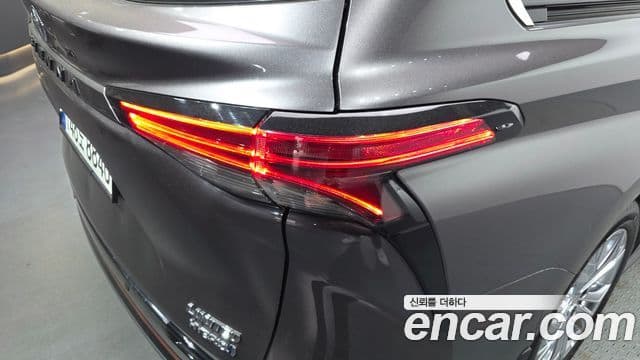Toyota Sienna 2021 — Şəkil 17/31