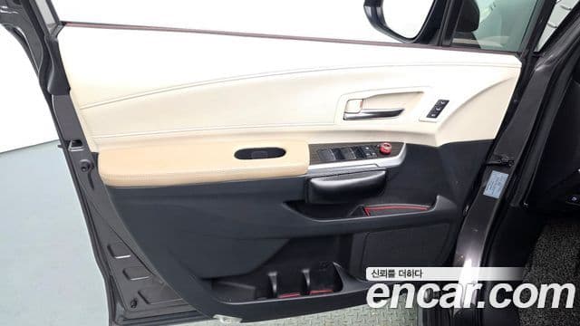 Toyota Sienna 2021 — Şəkil 18/31