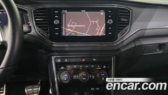 Volkswagen T-Roc 2021 — Şəkil 18/20