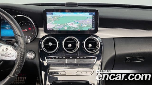Mercedes-Benz C-Class 2019 — ფოტო 13/20
