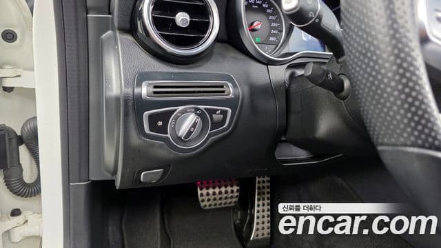 Mercedes-Benz C-Class 2019 — ფოტო 15/20
