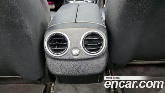 Mercedes-Benz C-Class 2019 — ფოტო 18/20