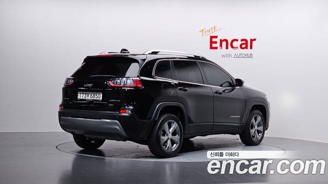Jeep Cherokee 2021 — Фото 2/20