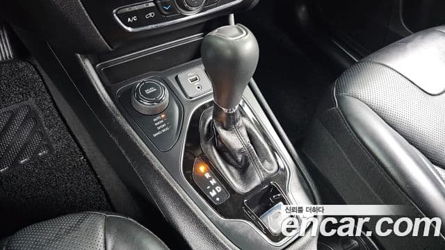 Jeep Cherokee 2021 — Фото 9/20