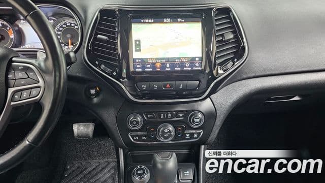 Jeep Cherokee 2021 — Фото 13/20