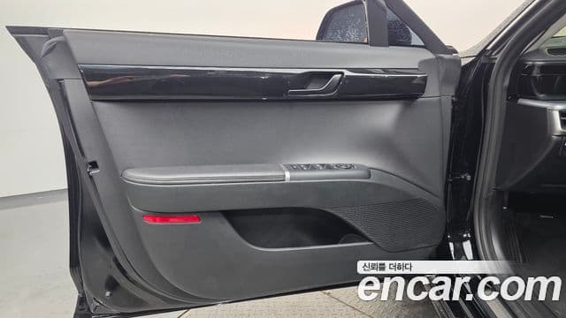Hyundai Grandeur Hybrid 2023 — Photo 29/30