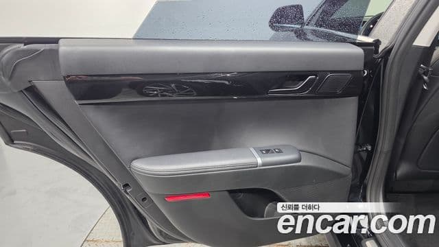 Hyundai Grandeur Hybrid 2023 — Photo 18/30