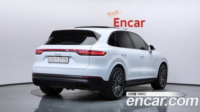 Porsche Cayenne 2020 — ფოტო 1/20