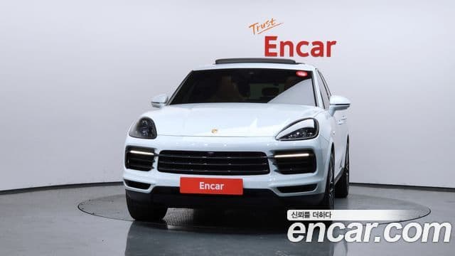 Porsche Cayenne 2020 — ფოტო 2/20