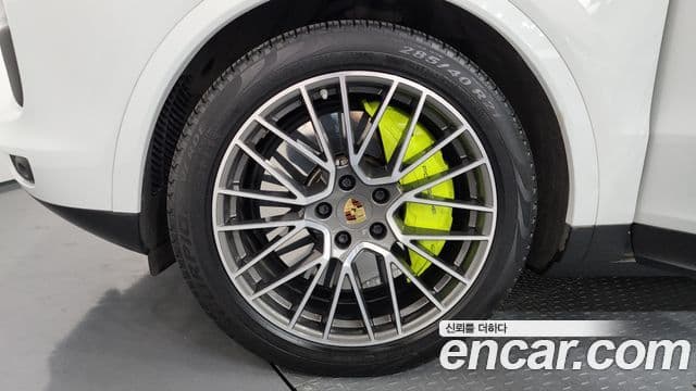 Porsche Cayenne 2020 — ფოტო 4/20