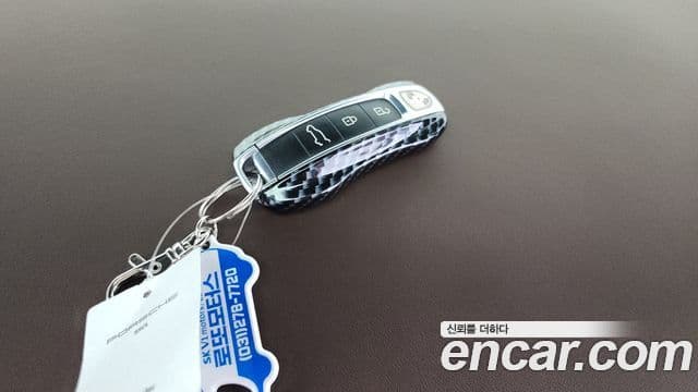 Porsche Cayenne 2020 — ფოტო 14/20