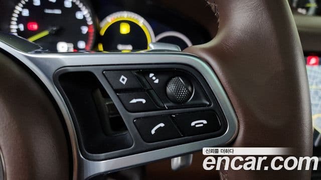 Porsche Cayenne 2020 — ფოტო 15/20
