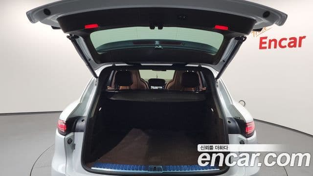 Porsche Cayenne 2020 — ფოტო 19/20