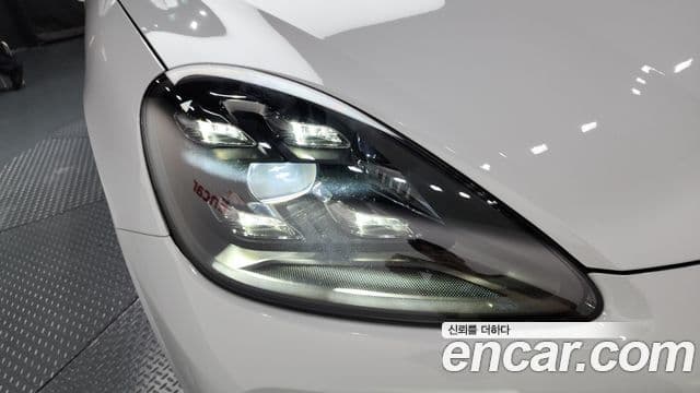 Porsche Cayenne 2020 — Photo 29/38