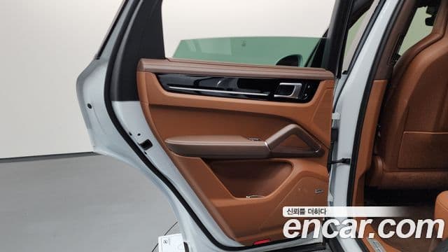 Porsche Cayenne 2020 — Photo 4/38