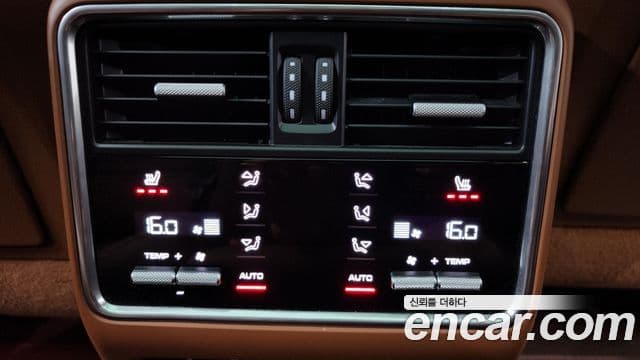 Porsche Cayenne 2020 — Photo 27/38
