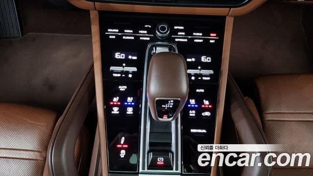 Porsche Cayenne 2020 — Photo 13/38
