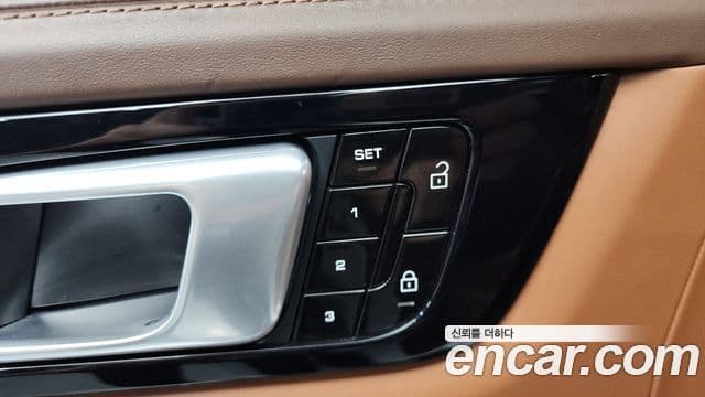 Porsche Cayenne 2020 — Photo 11/38