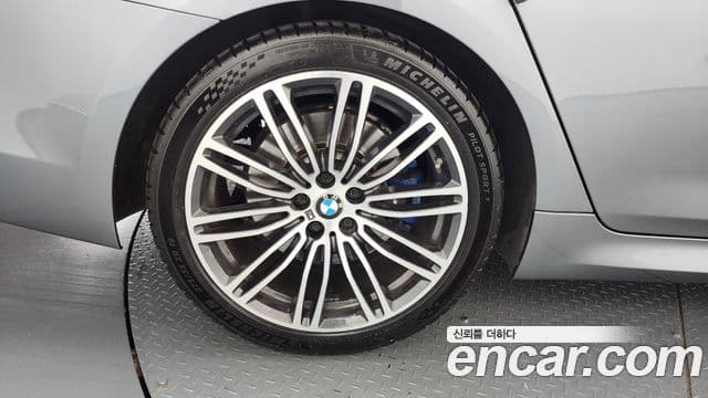 BMW 5 Series 2019 — фото 5 из 20