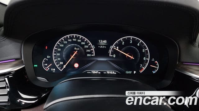 BMW 5 Series 2019 — Şəkil 8/20
