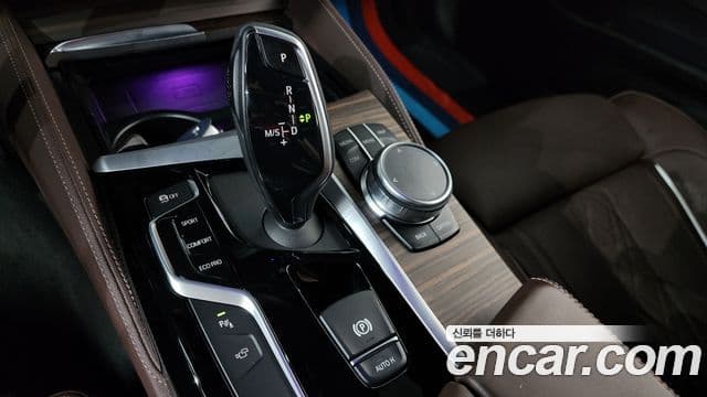BMW 5 Series 2019 — Şəkil 9/20
