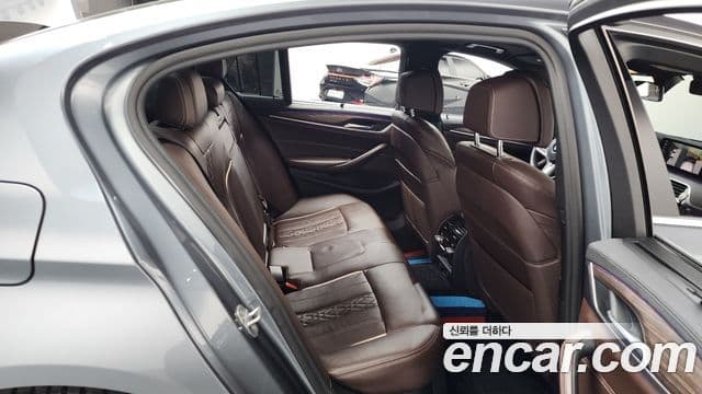 BMW 5 Series 2019 — Şəkil 11/20