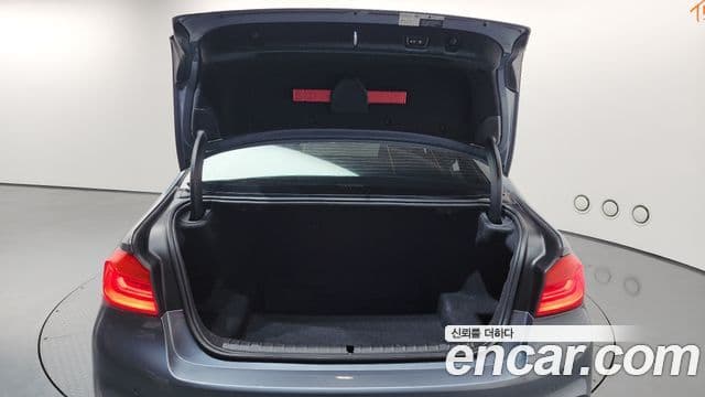 BMW 5 Series 2019 — Şəkil 18/20