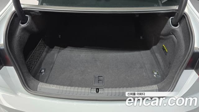 Audi A6 2021 — Şəkil 31/31