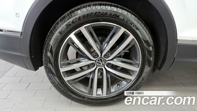 Volkswagen Tiguan 2024 — ფოტო 5/20